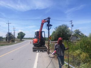 รถแม็คโครให้เช่าหลักสาม